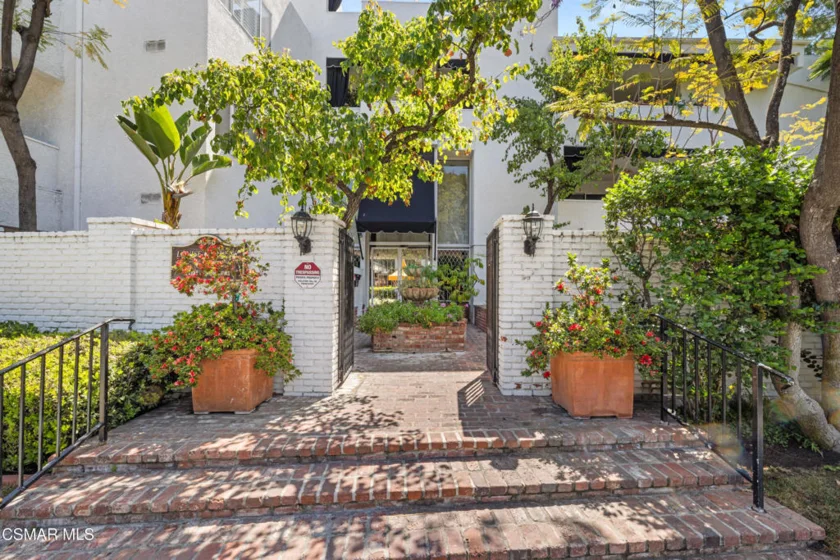 4950 Louise Avenue #301 photo 1