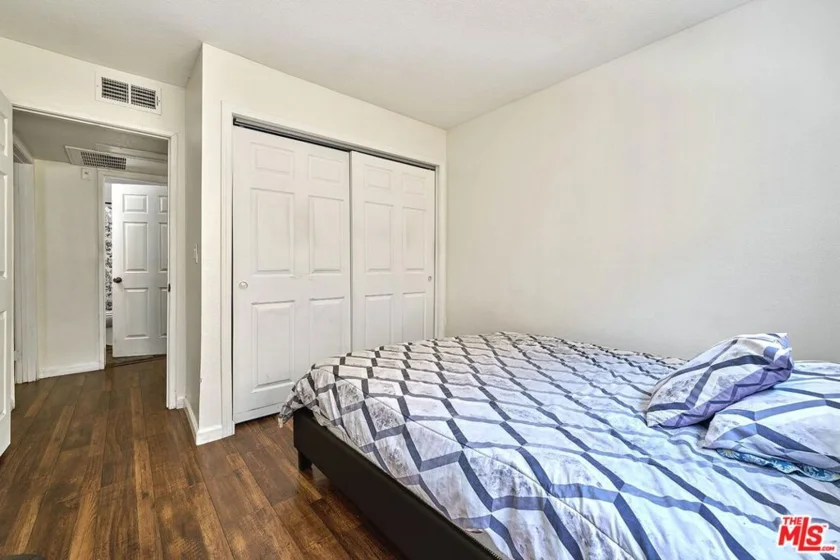 7045 Woodley Avenue #110 photo 11