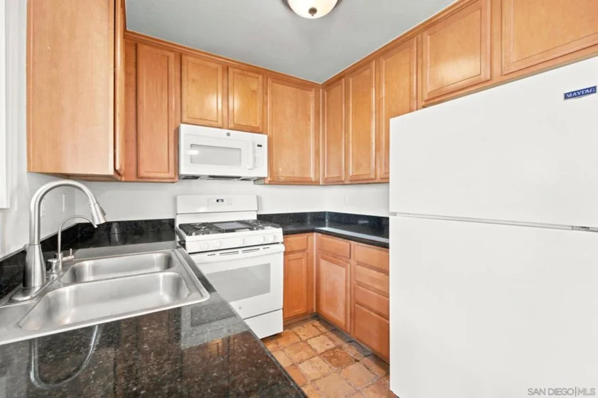 521 Calle Montecito #110 photo 15
