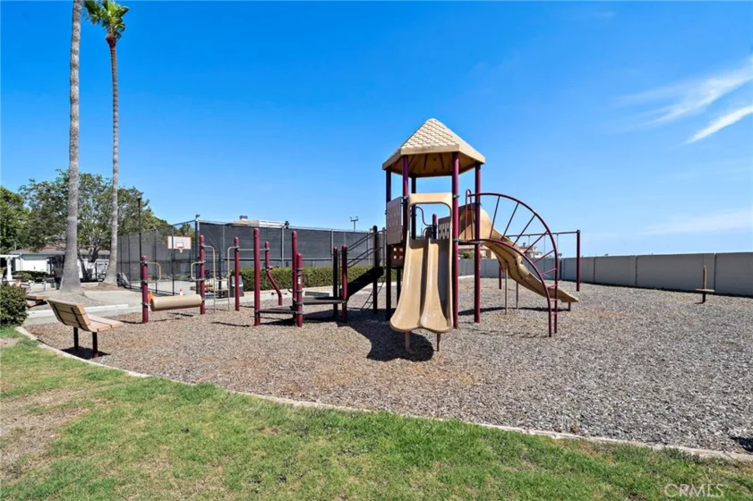 8215 Deerfield Drive photo 25