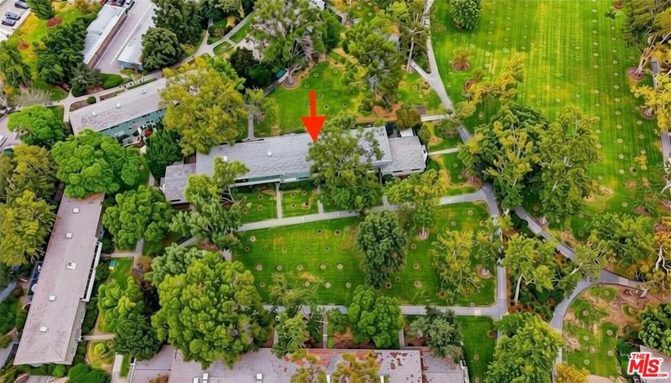 5327 Village photo 11