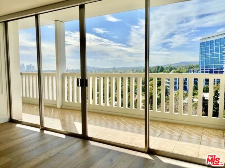 999 N Doheny Drive #1001 photo 6