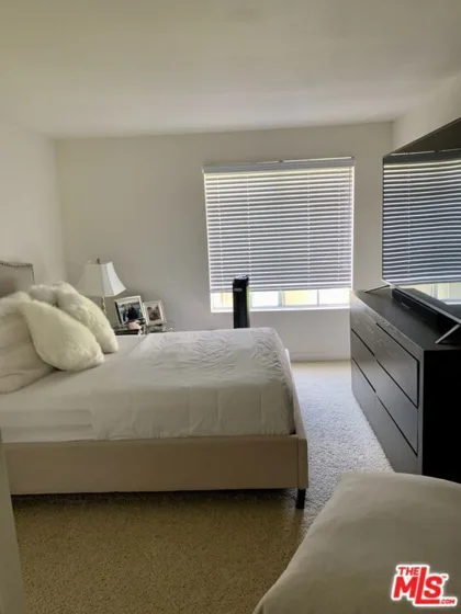 5535 Canoga Avenue #319 photo 13
