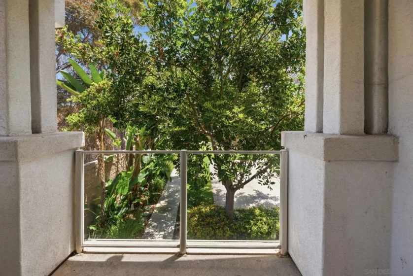 750 Harbor Cliff Way #105 photo 26