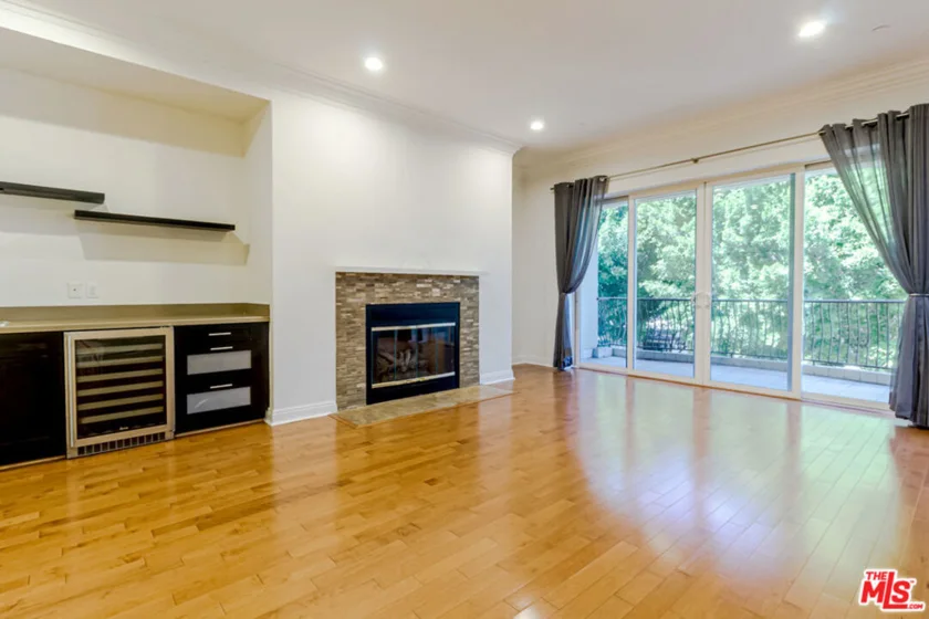 4848 Wilshire Boulevard #202 photo 1
