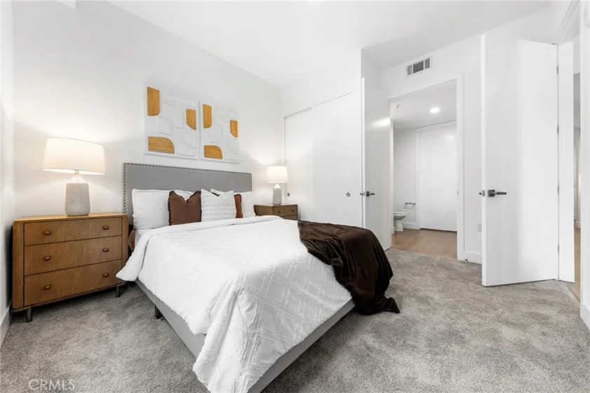 709 E Walnut Street #214 photo 15