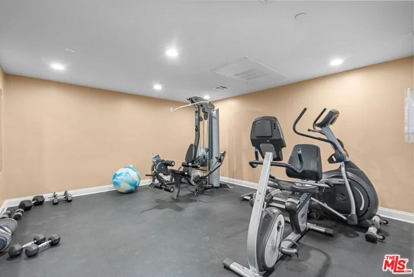 6938 Laurel Canyon Boulevard #310 photo 21
