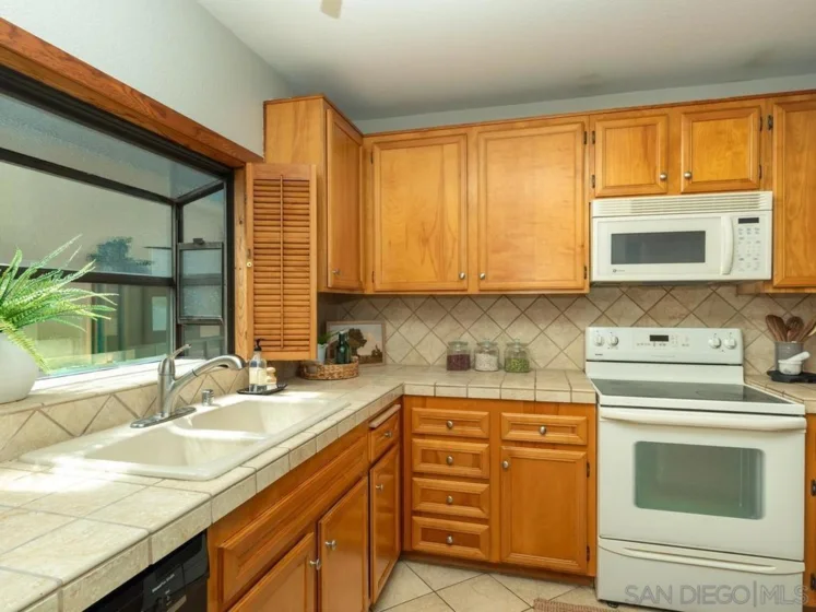 917 Torrance #19 photo 4