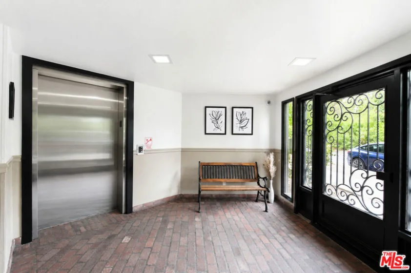4249 Longridge Avenue #209 photo 36