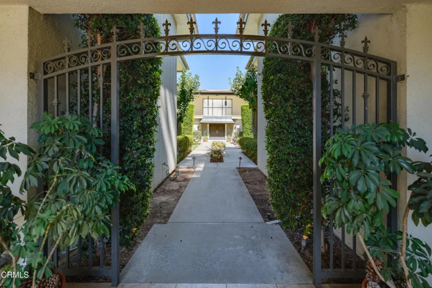 610 S Orange Grove Boulevard #6 photo 32