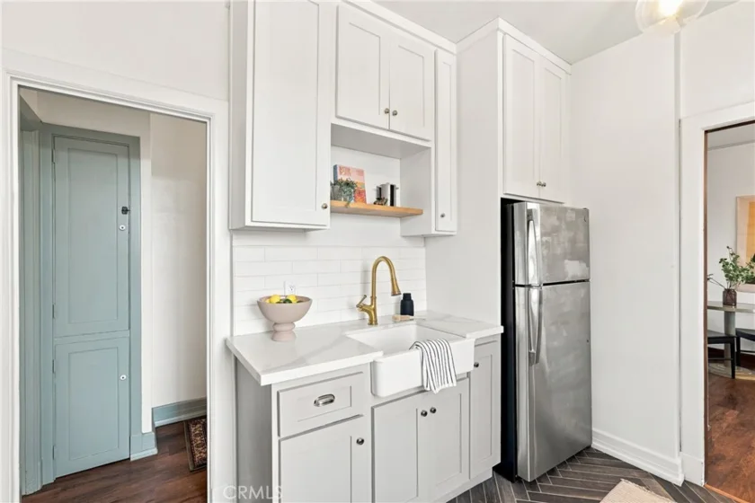 315 W 3rd #401 photo 10