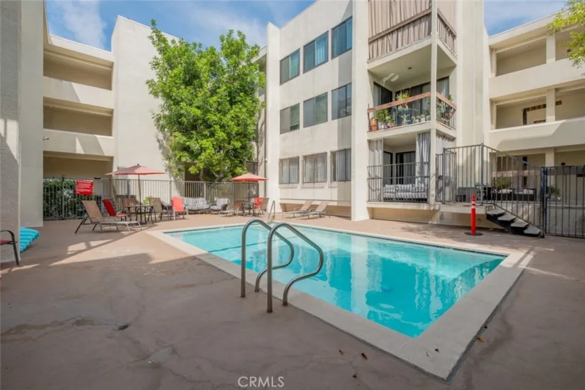 1305 N Columbus Avenue #112 photo 31