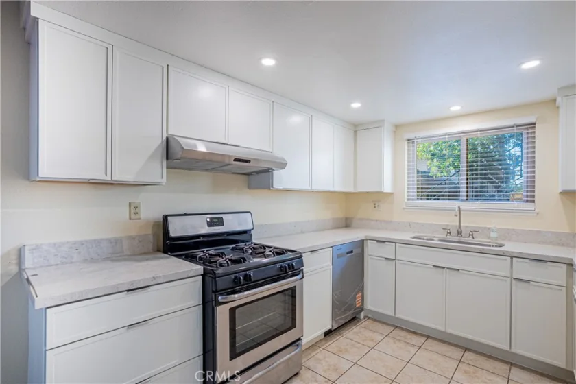 1008 Las Lomas Unit C photo 29