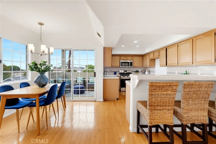 1073 W 9th Street #202 photo 13