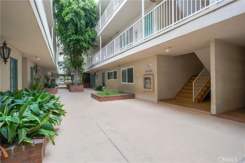 5320 Zelzah Avenue #201 photo 23