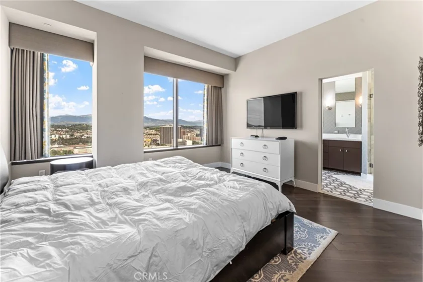 1100 Wilshire #2702 photo 3