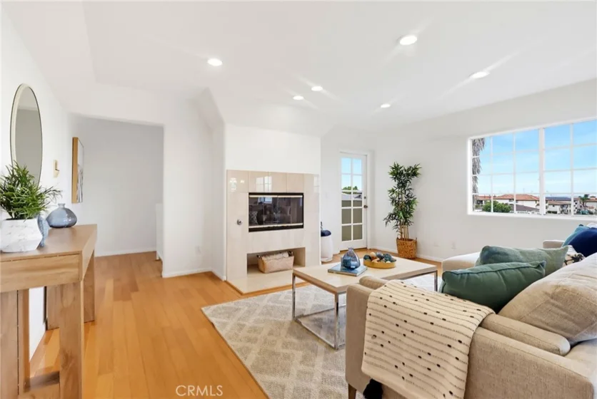 1073 W 9th Street #202 photo 9