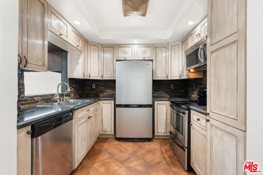 740 N Kings Road #102 photo 8