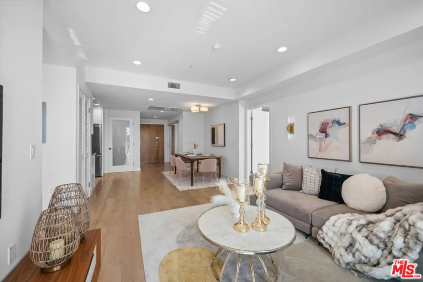 105 S Mariposa Avenue #204 photo 8