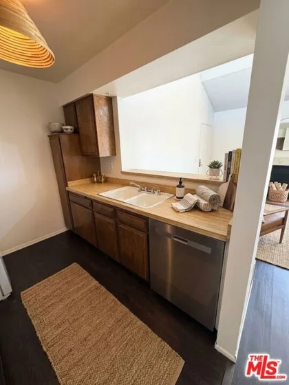 8221 Langdon Avenue #204 photo 24