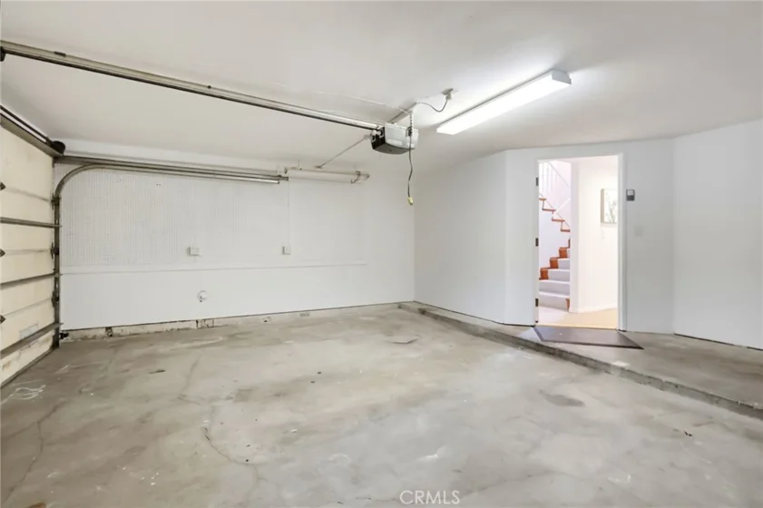 1073 W 9th Street #202 photo 36