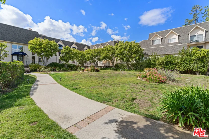 2385 Roscomare Road #F10 photo 16