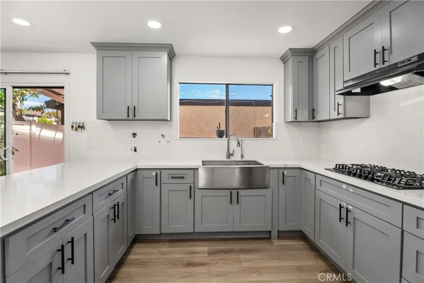 8574 Chapman #A photo 2