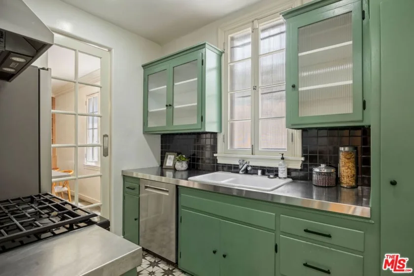 1345 N Hayworth Avenue #2 photo 19