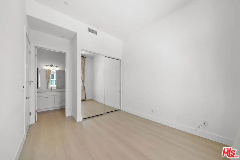 309 S Mariposa Avenue #301 photo 17