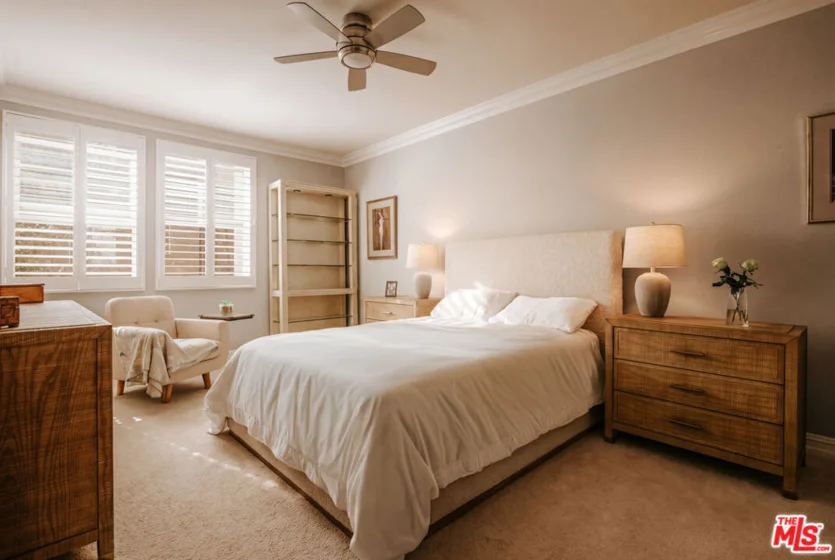 4237 Longridge Avenue #203 photo 9