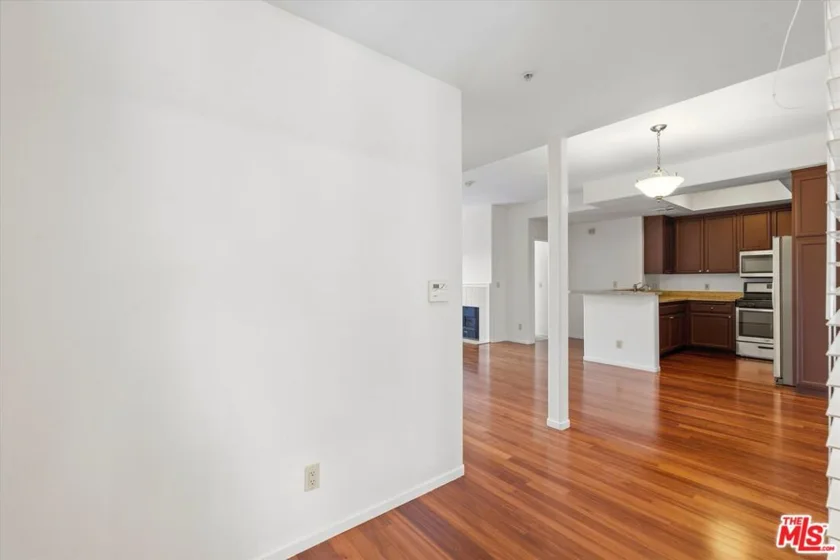 1522 S Saltair Avenue #206 photo 33