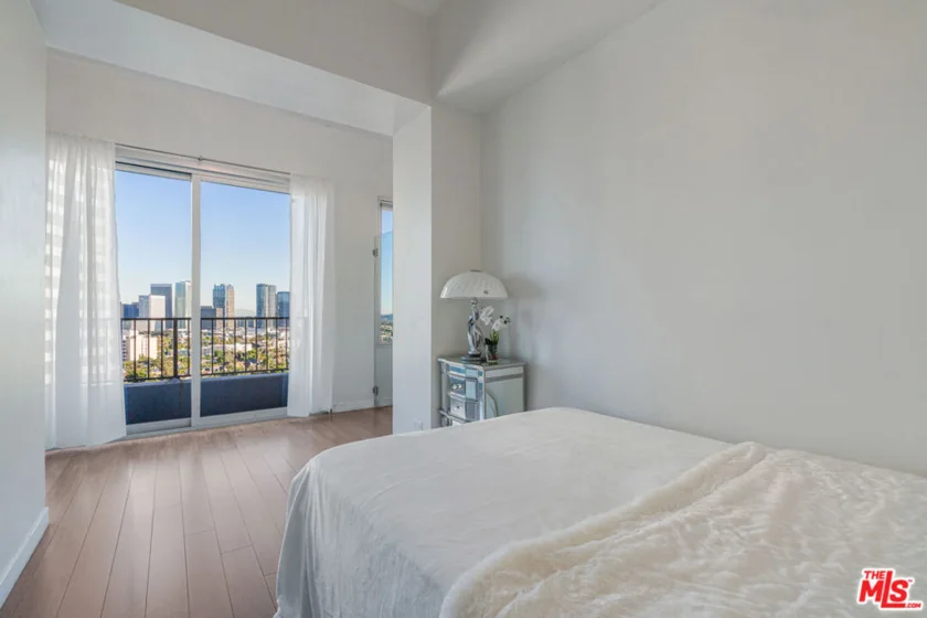 10501 Wilshire Boulevard #1904 photo 4