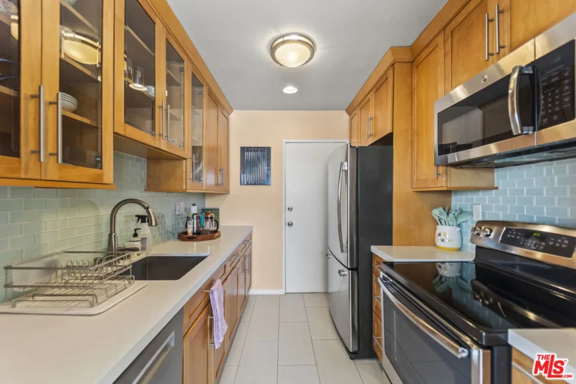 960 Larrabee Street #222 photo 6