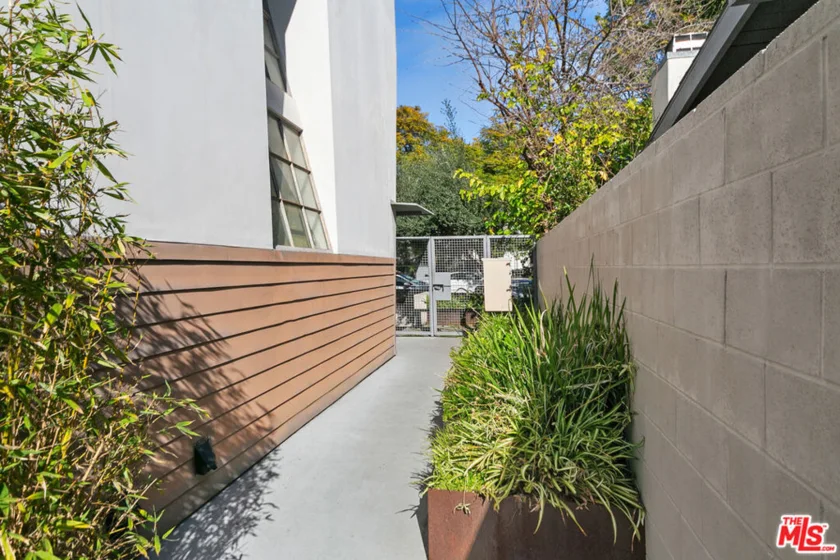 1228 21st Street #A photo 4
