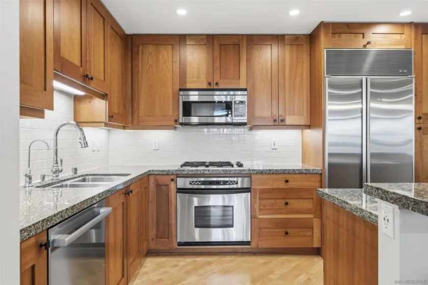 700 W Harbor #407 photo 6