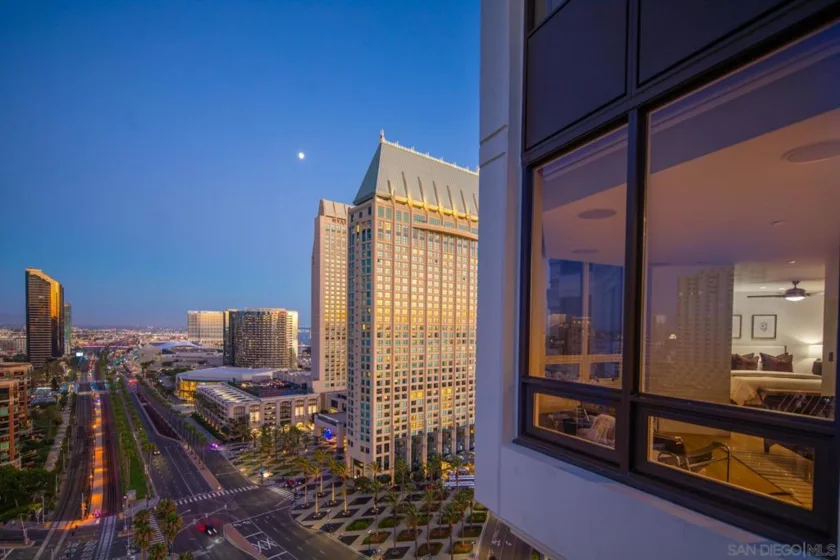 700 W Harbor #2101 photo 26