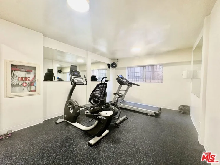 622 S Barrington Avenue #408 photo 20