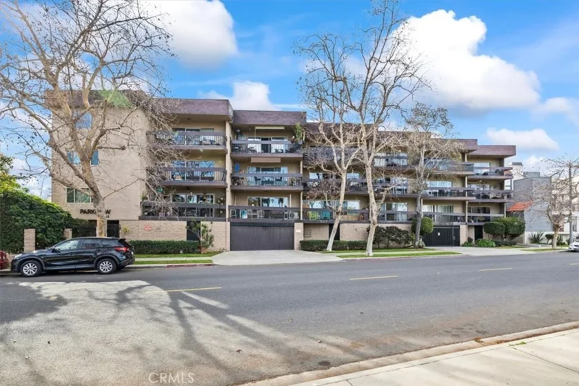 1061 Park Avenue #204 photo 1