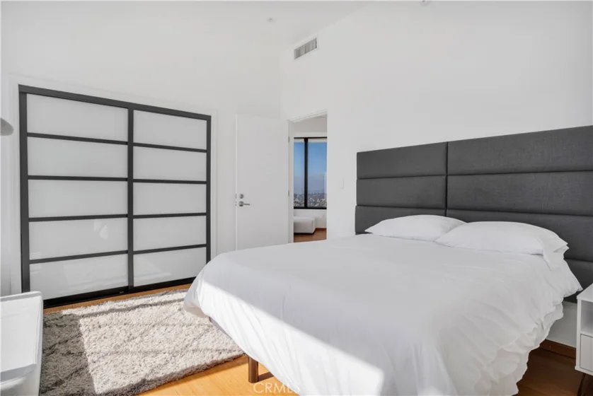 1100 Wilshire Boulevard #3302 photo 10