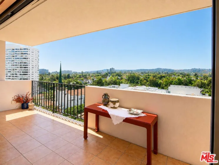 10450 Wilshire Boulevard #10J photo 24