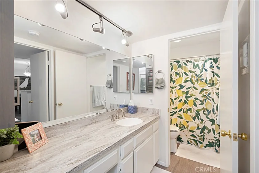 22100 Burbank Boulevard #244E photo 1