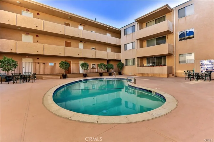 5429 Newcastle # 303 photo 3