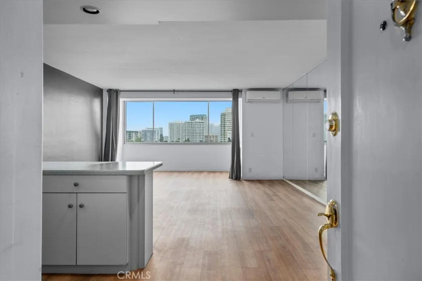 969 Hilgard Avenue #1006 photo 4