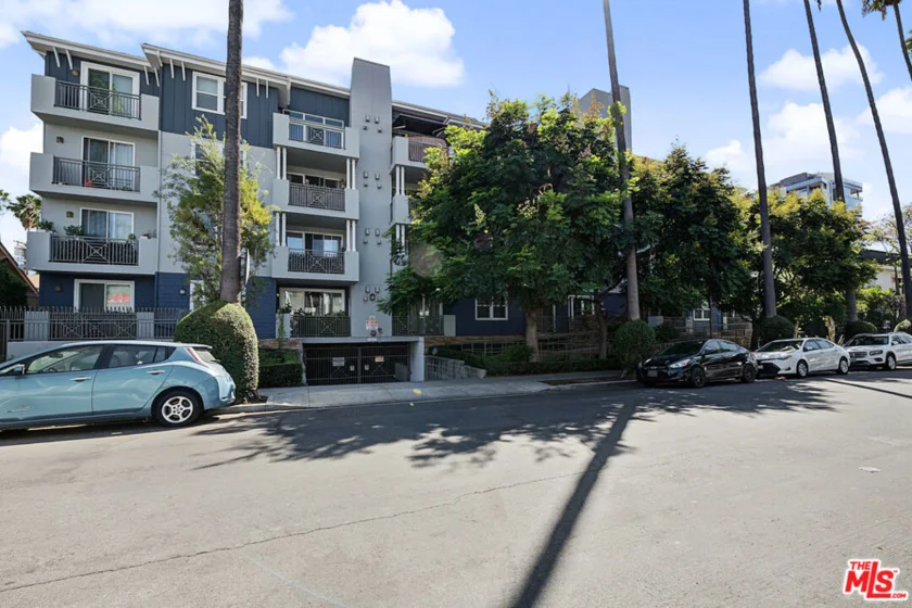 6038 Carlton Way #305 photo 25