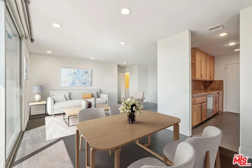 100 S Doheny Drive #501 photo 24