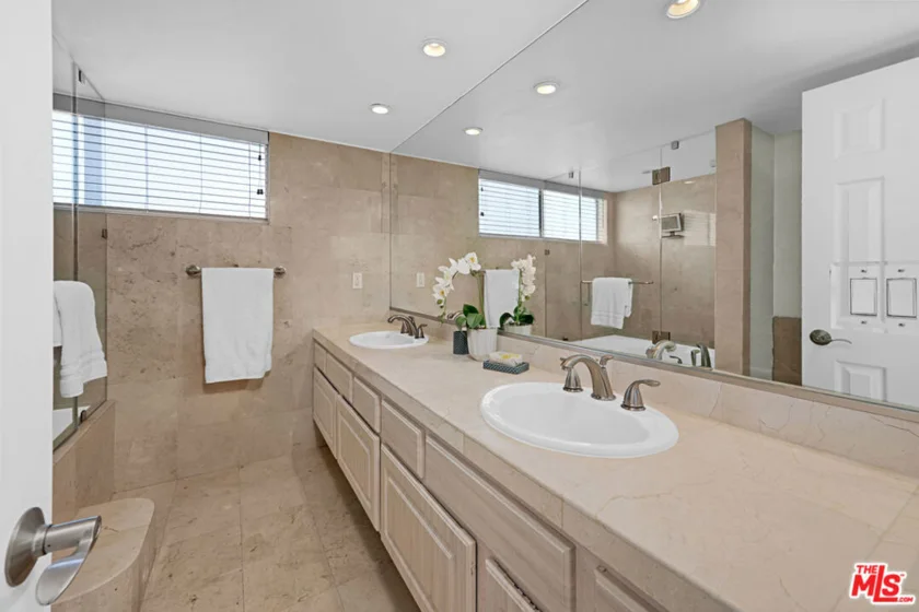 723 Westmount Drive #305 photo 24