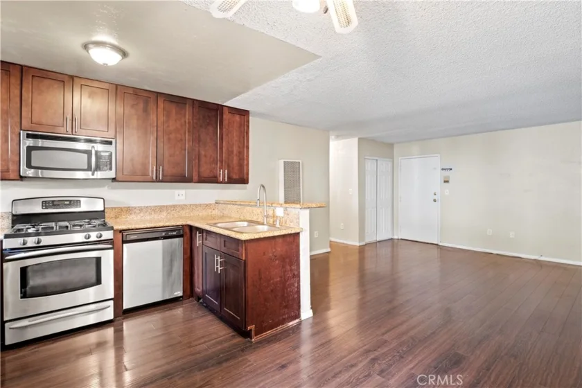 18530 Hatteras Street #101 photo 1