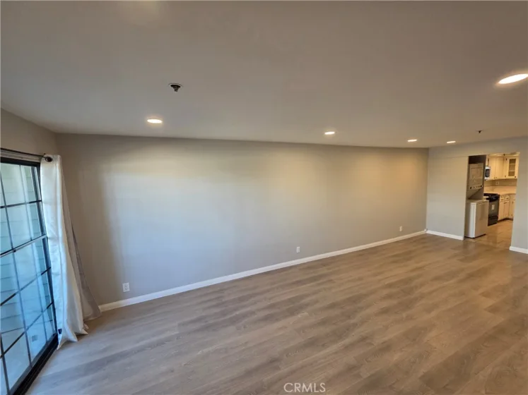 6545 Reseda photo 10