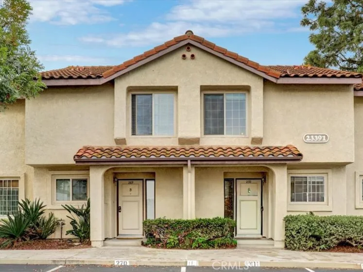 23391 La Crescenta photo 1