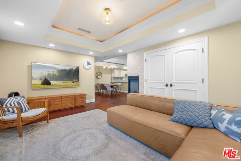 837 Crenshaw Boulevard #204 photo 8